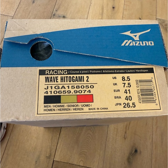 Mizuno running shoes Size: 8.5 - Picture 6 of 7